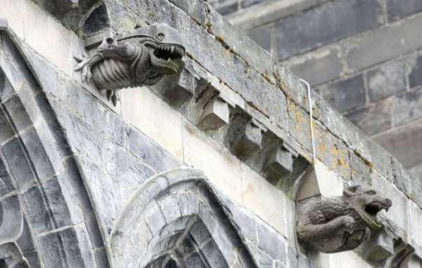 paisley abbey alien
