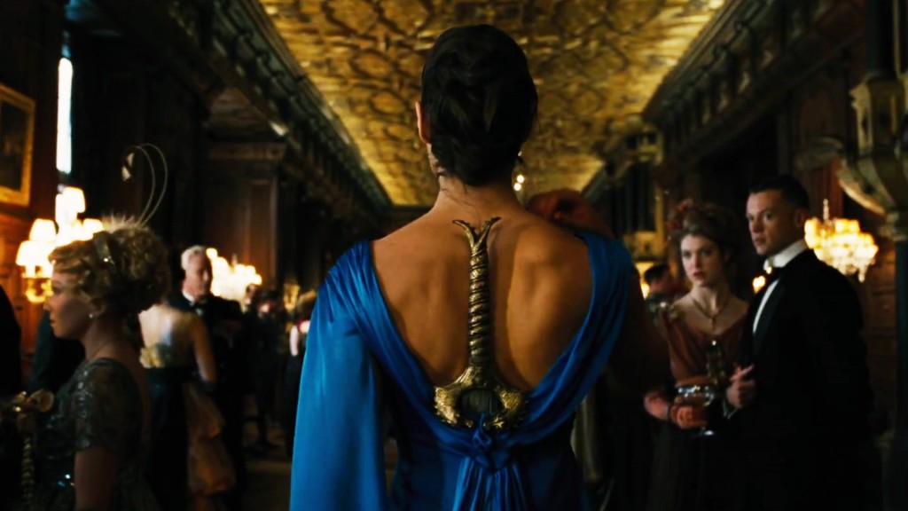 Wonder-Woman-Sword-In-Back-Wallpaper-05338